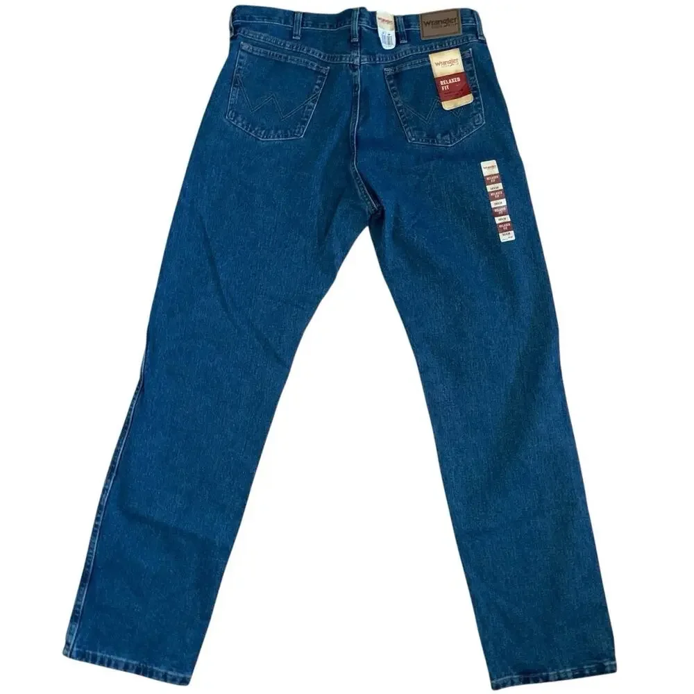 Wrangler Rugged Wear Men's Size 38x36 Relaxed Fit Zip Fly Denim Jeans Brand New